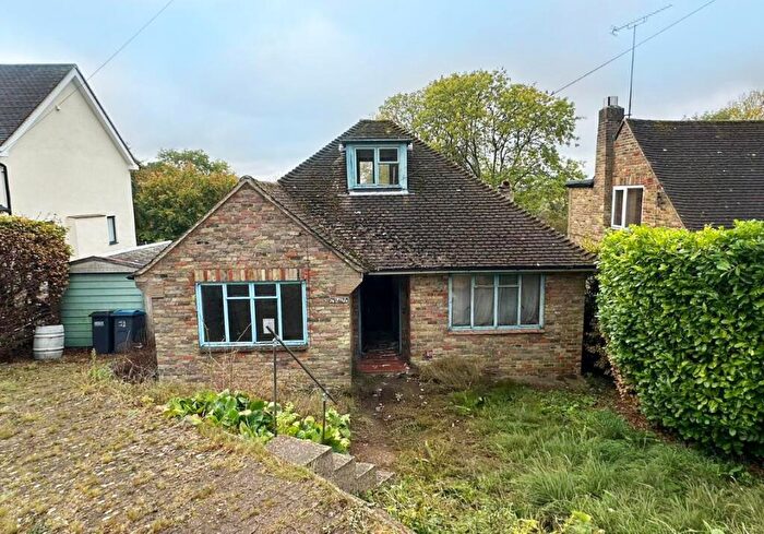 2 Bedroom Detached House For Sale In Bradmore Way, Coulsdon, Surrey, CR5