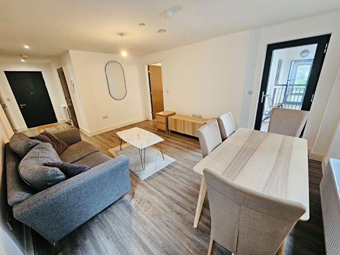 2 Bedroom Flat To Rent In Hurst Street, Liverpool, Lancashire, L1