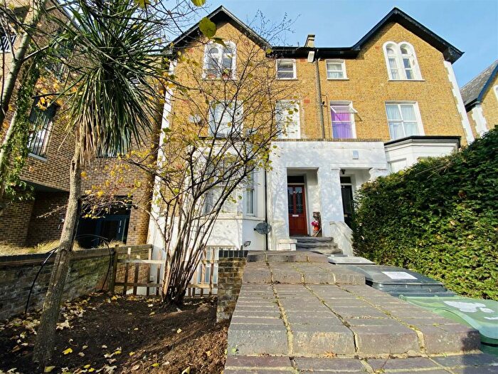 2 Bedroom Flat To Rent In Gipsy Road, London, SE27
