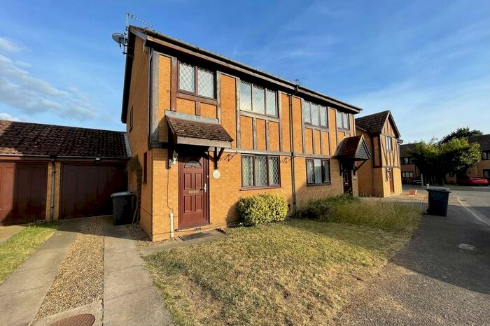 3 Bedroom Semi-Detached House To Rent In Curlew Close, Lakenheath, IP27