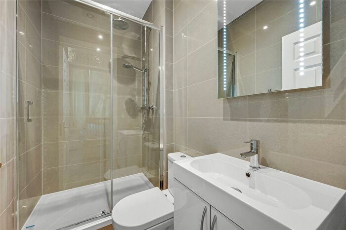 2 Bedroom Flat To Rent In Ellesmere Place, Walton-On-Thames, Surrey, KT12