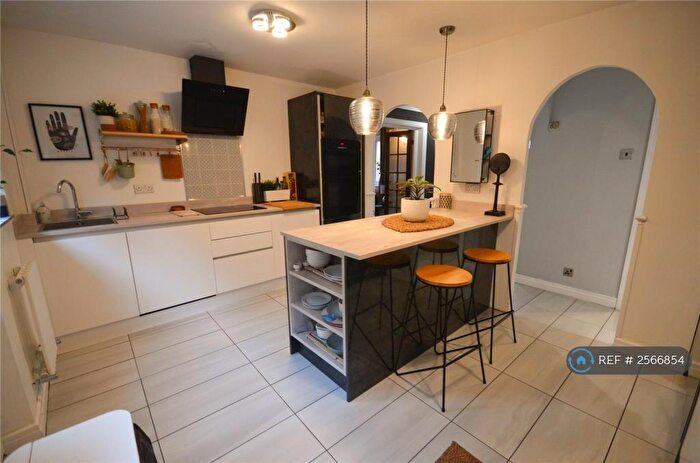 2 Bedroom Bungalow To Rent In Hollow Vale Drive, Stockport, SK5