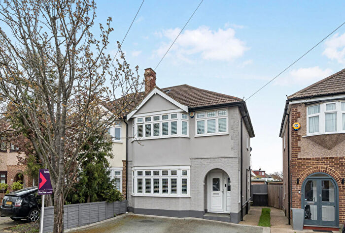 3 Bedroom Semi Detached House For Sale In Moray Way, Romford, RM1