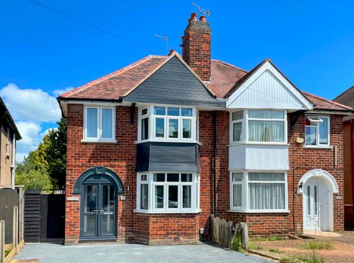 3 Bedroom Semi-Detached House To Rent In Northway, Leamington Spa, CV31