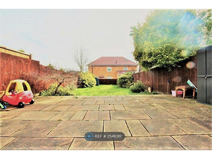 3 Bedroom Flat To Rent In Finchley Lane, London, NW4