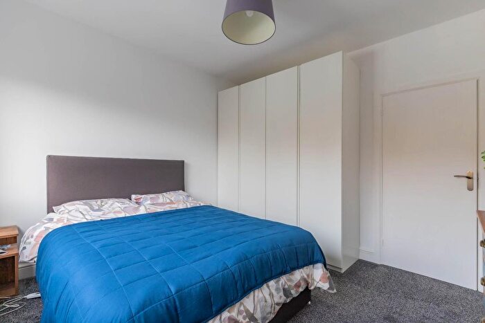 2 Bedroom Flat For Sale In Church Avenue, Penarth, CF64