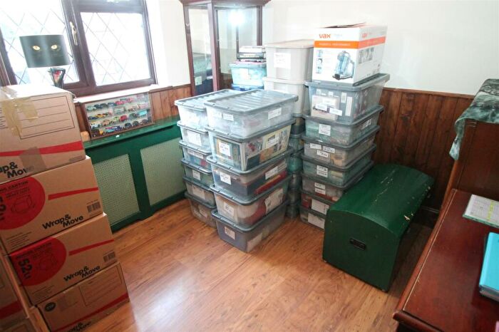 3 Bedroom Detached House For Sale In Balmoral Close, Halesowen, B62