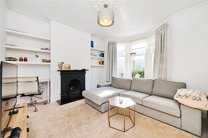 2 Bedroom Flat To Rent In Glenfield Road, London, SW12