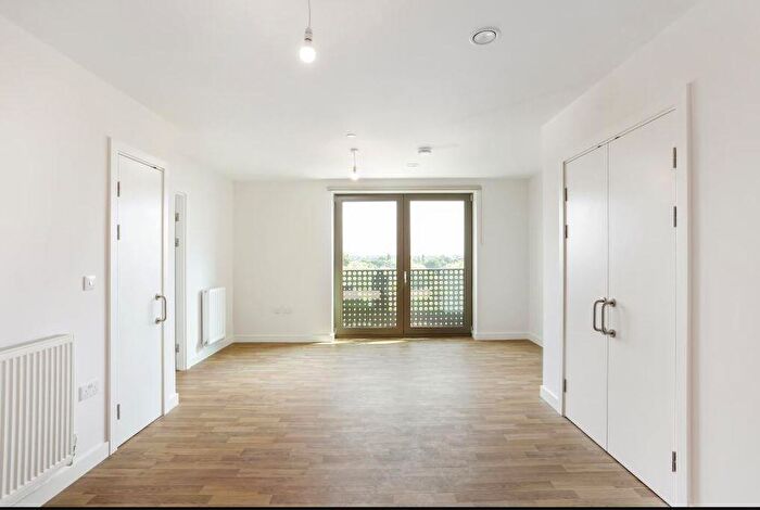 1 Bedroom Apartment To Rent In Apex Gardens, Seven Sisters London, N15