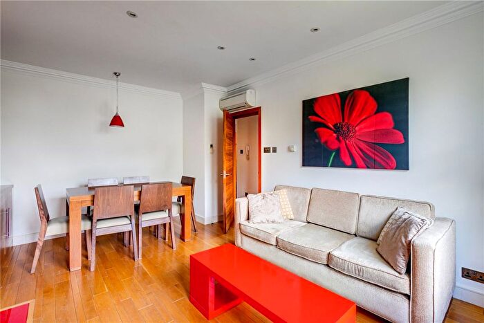 2 Bedroom Flat To Rent In Cambridge Gardens, London, W10