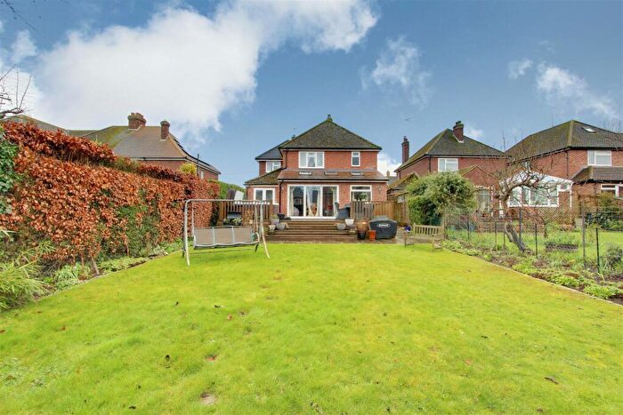 4 Bedroom Detached House For Sale In Church Road, Pitstone, Buckingahamshire, LU7