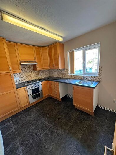 2 Bedroom Flat To Rent In School Street, Cleckheaton, BD19