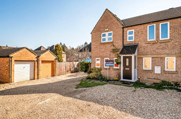 3 Bedroom End Of Terrace House For Sale In Sykes Cottages, Mallowdale Road, Bracknell, RG12