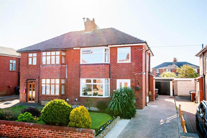 3 Bedroom Semi-Detached House For Sale In Worcester Avenue, Leyland, PR25