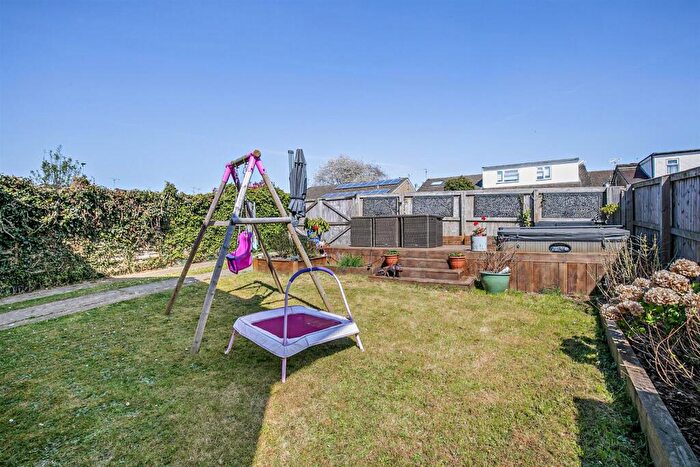 3 Bedroom Detached House For Sale In Vaisey Road, Stratton, Cirencester, GL7