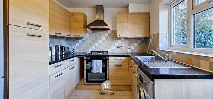 2 Bedroom Flat To Rent In Cornwall Avenue, Slough, Buckinghamshire, SL2