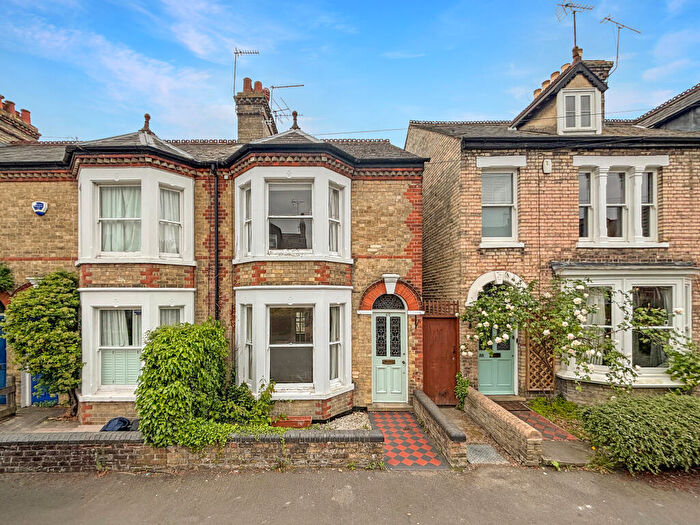 3 Bedroom End Of Terrace House For Sale In Hartington Grove, Cambridge, CB1