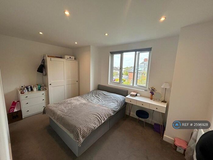 3 Bedroom Flat To Rent In Torcroft, London, NW4