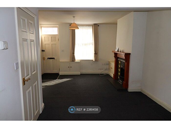2 Bedroom End Of Terrace House To Rent In High Street, Northampton, NN2