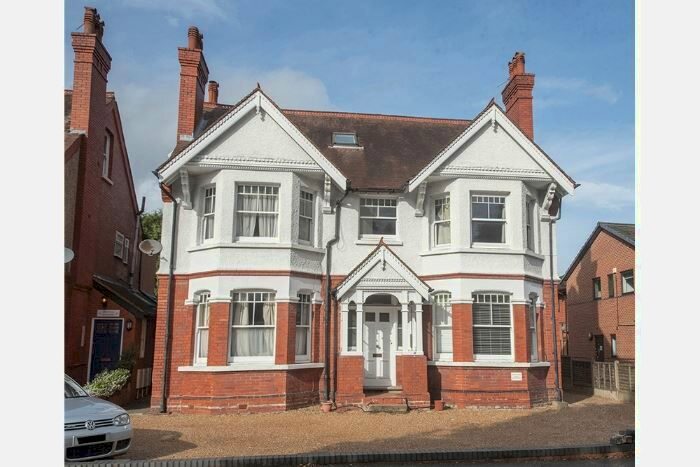 1 Bedroom Flat To Rent In Station Road, Redhill, RH1