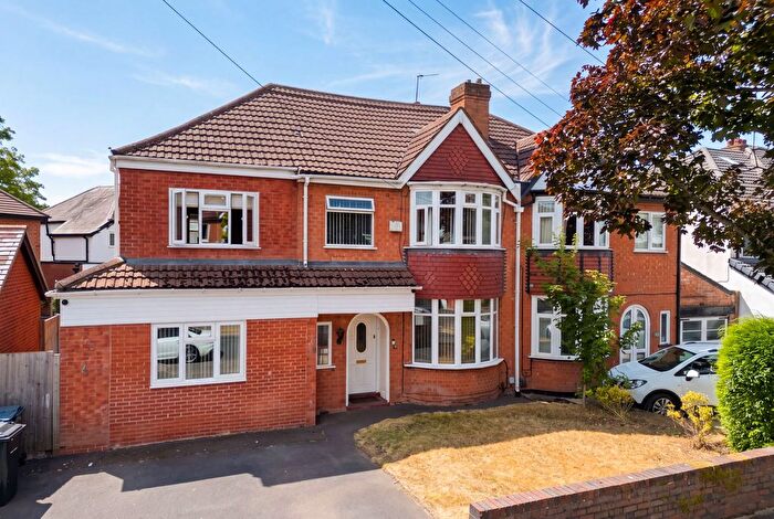 4 Bedroom Semi Detached House For Sale In Barton Lodge Road, Hall Green, B28