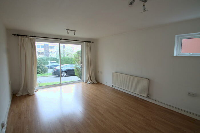 2 Bedroom Flat To Rent In Durham Road, Bromley, BR2