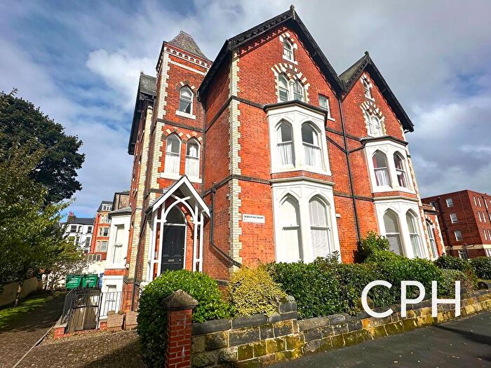 2 Bedroom Flat For Sale In Esplanade Gardens, Scarborough, YO11