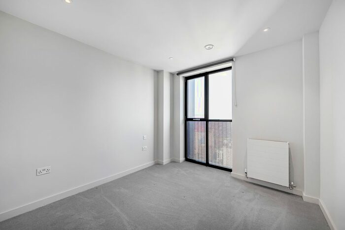 3 Bedroom Flat To Rent In Ten Degrees, George Street, London, Croydon, CR0