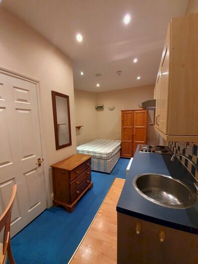 Studio To Rent In Stile Hall Gardens, Chiswick, London, W4