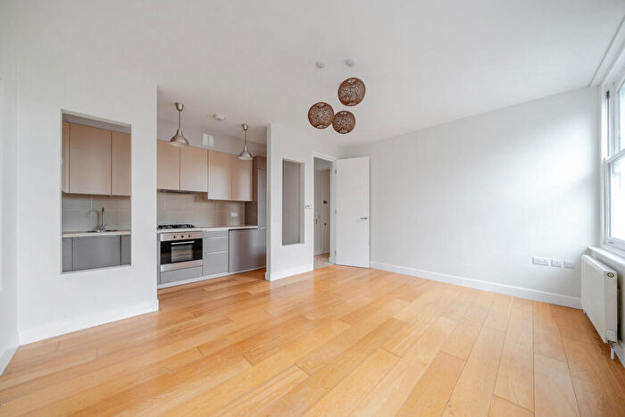 1 Bedroom Apartment For Sale In Vestry Road, London, SE5