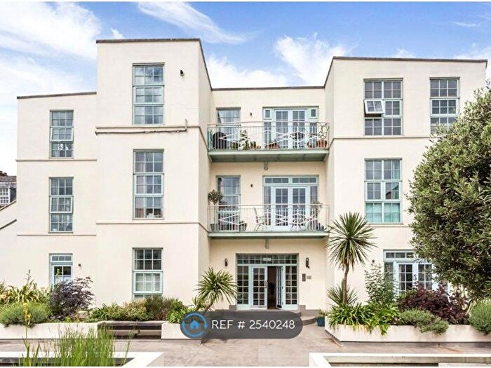 Studio To Rent In Strand Building, London, E9