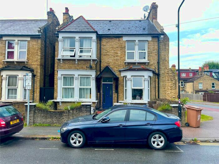 1 Bedroom Flat To Rent In Carisbrooke Road, Walthamstow, London, E17
