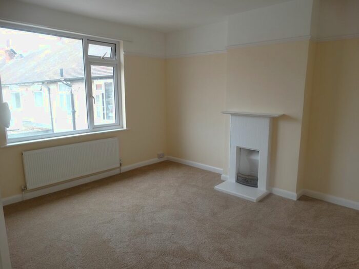 3 Bedroom Flat To Rent In Crabtree Arcade, Grand Avenue, Lancing, BN15