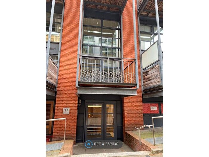 3 Bedroom Flat To Rent In City Pavilion, London, EC1M