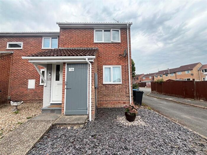 2 Bedroom End Of Terrace House For Sale In Monks Way, Bournemouth, BH11