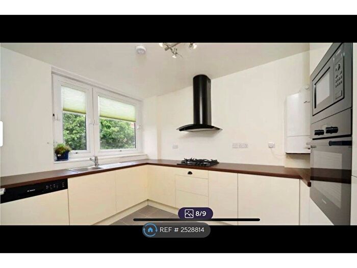 2 Bedroom Flat To Rent In Conrad House, London, N16