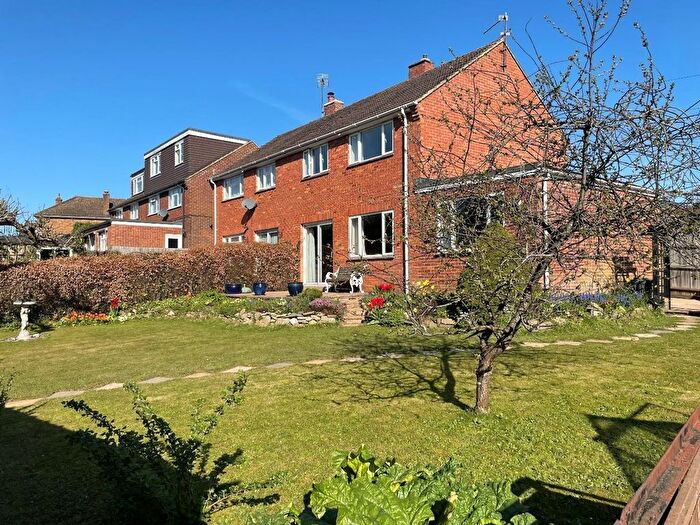 3 Bedroom Semi Detached House For Sale In Knavewood Road, Kemsing, Sevenoaks, TN15