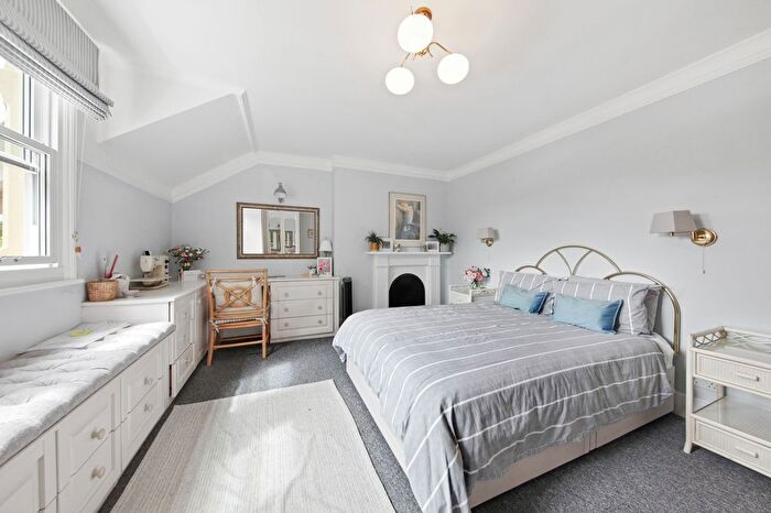 2 Bedroom Flat To Rent In Castlebar Hill, London, W5