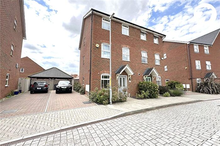 3 Bedroom Semi-detached House For Sale In Weldon Road, Castle Hill, Swanscombe, Kent, DA10