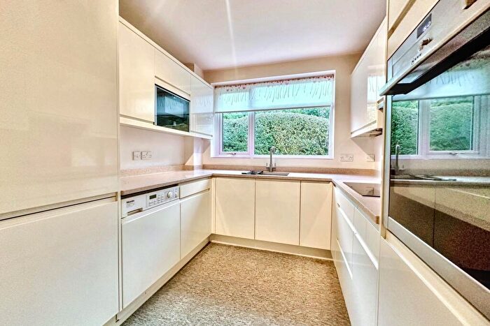 2 Bedroom Flat For Sale In Canford Cliffs, BH13