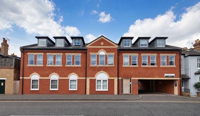 1 Bedroom Flat For Sale In Fountain Court, Windsor, SL4