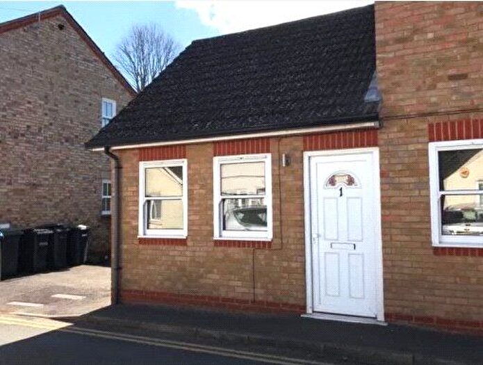 1 Bedroom Studio To Rent In Rusham Road, Egham, Surrey, TW20