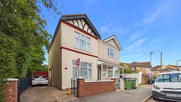 3 Bedroom Semi-Detached House For Sale In Queens Walk, Peterborough, PE2