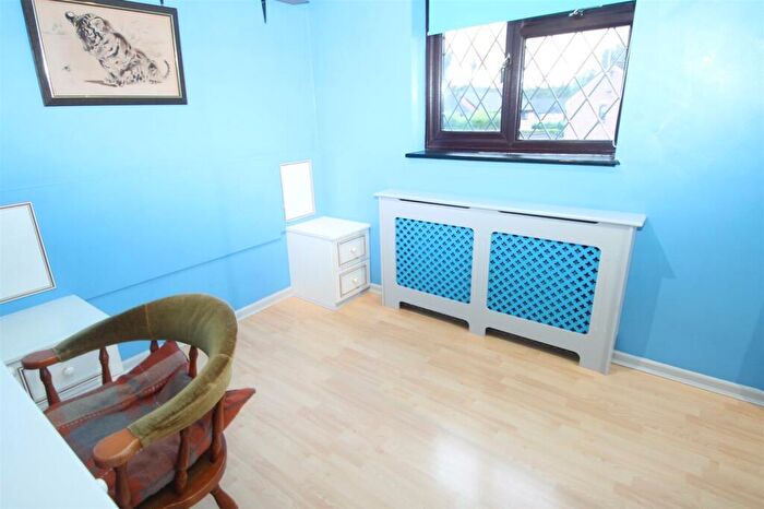 3 Bedroom Detached House For Sale In Balmoral Close, Halesowen, B62