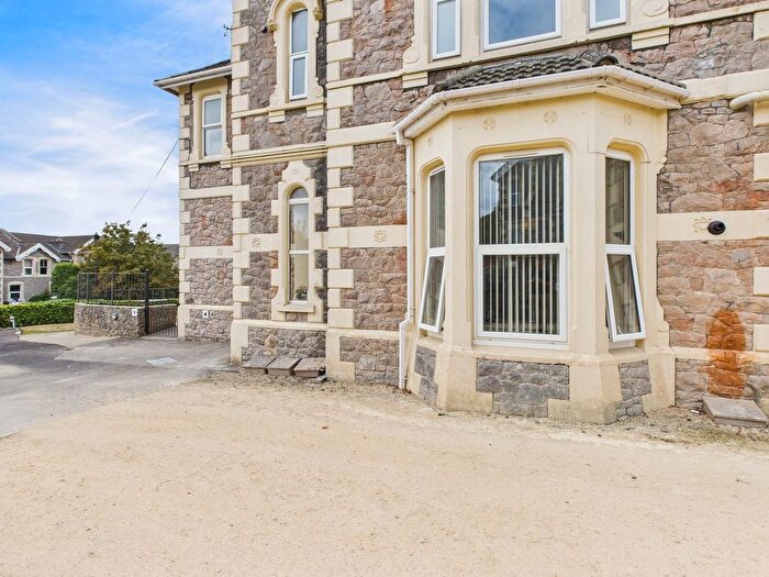 2 Bedroom Flat For Sale In Kew Road, Weston-Super-Mare, BS23
