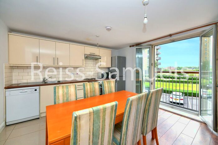 3 Bedroom Flat To Rent In Franklin Building, Millennium Harbour, Canary Wharf, London, E14