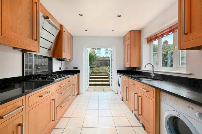 3 Bedroom End Of Terrace House To Rent In Ashford Road, Brighton, BN1