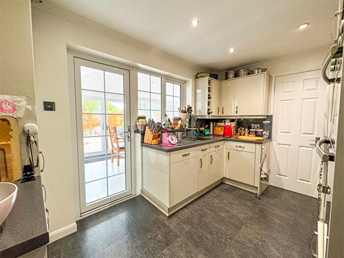 3 Bedroom Semi-detached House For Sale In Caernarvon Close, Hockley, SS5