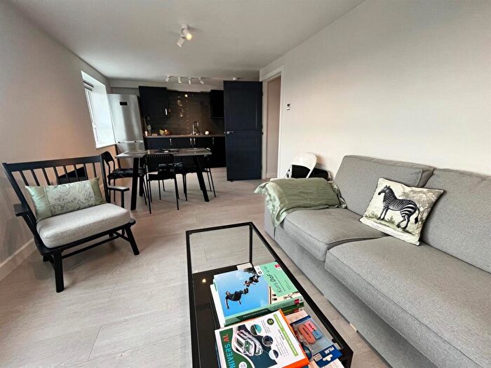 2 Bedroom Flat To Rent In Highclere Avenue, Salford, M7