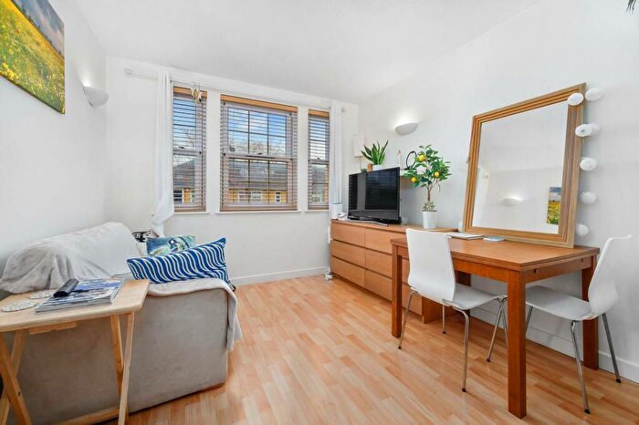 1 Bedroom Flat To Rent In Sophia Square, Canada Water, London, SE16